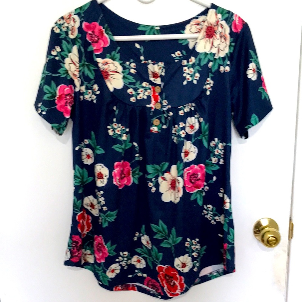 Large Women’s Flowery Short Sleeved Top
